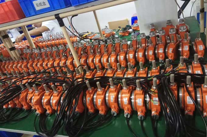 氣體檢測(cè)儀生產(chǎn)流水線一角